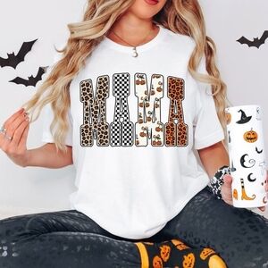 Gildan White 'MAMA' Graphic Short Sleeve Tee